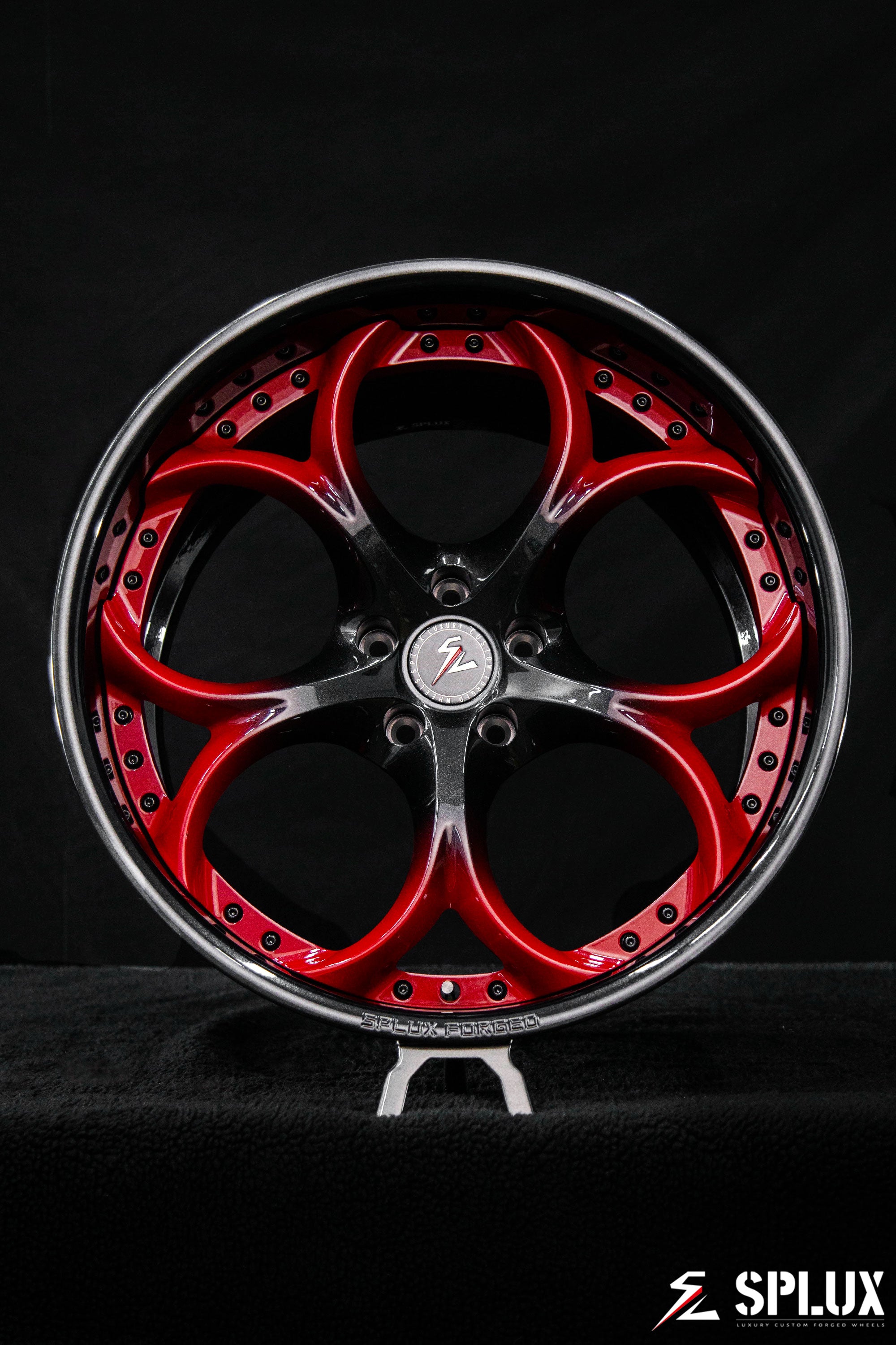 Front 20-inch SD-03 forged wheel with carbon flash barrel and dark red spokes