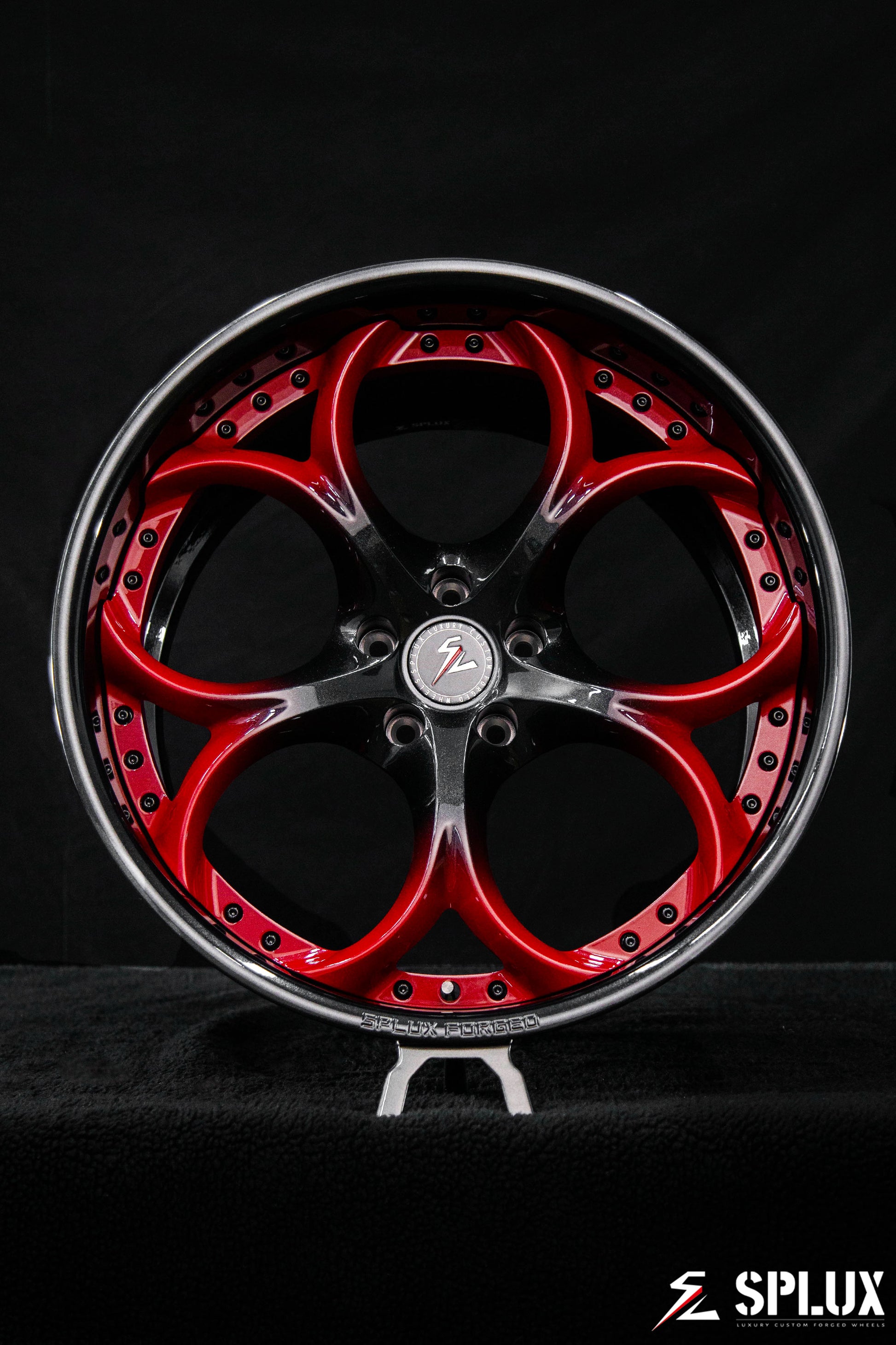 Front 20-inch SD-03 forged wheel with carbon flash barrel and dark red spokes