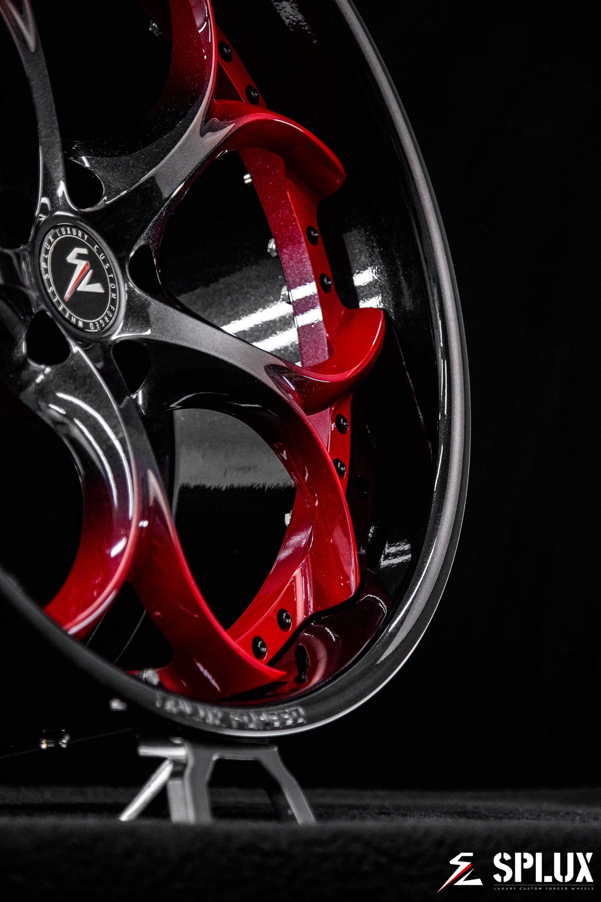 Close-up of the SD-03 wheel showing the 2-piece construction and dark red spoke fading