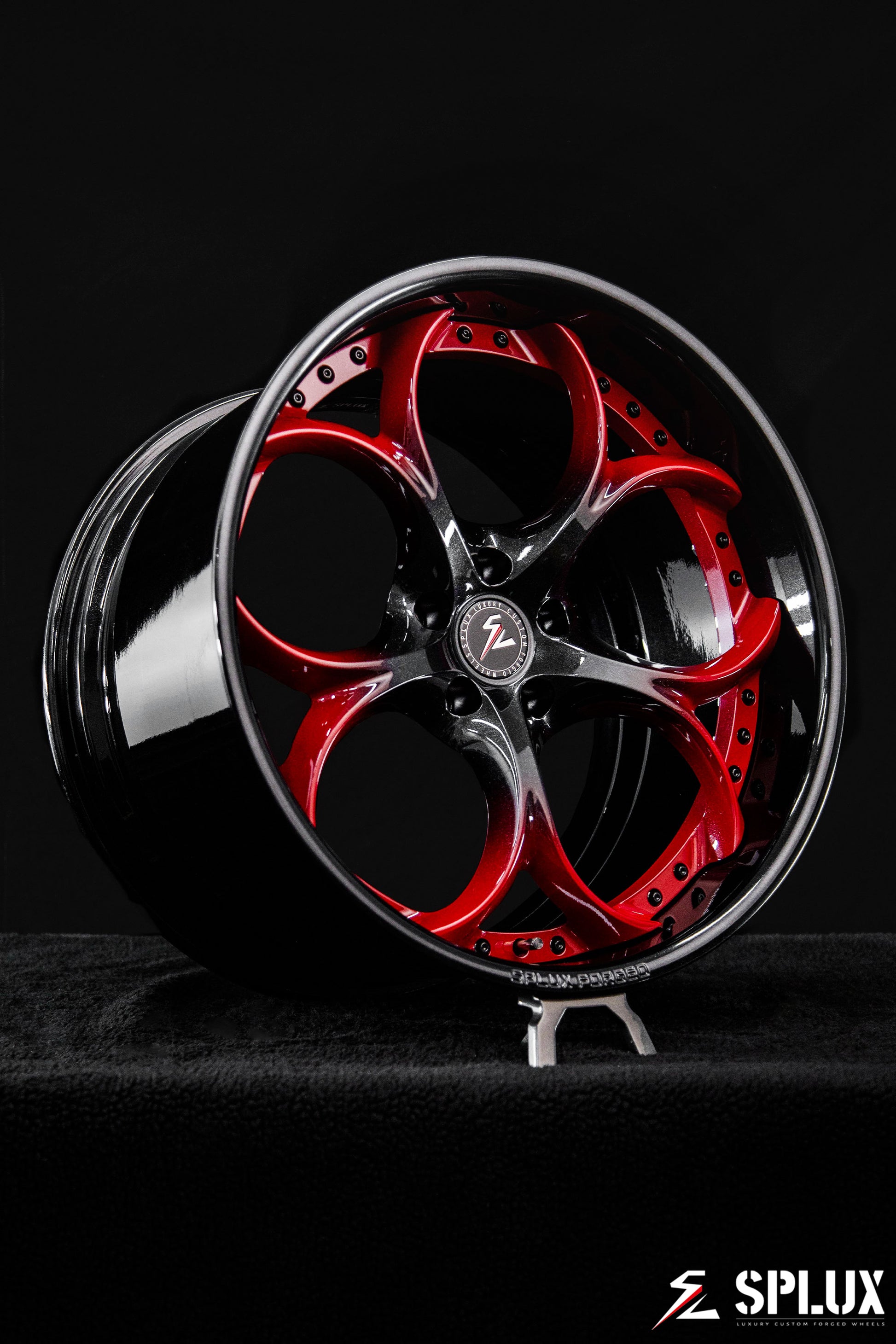 SD-03 forged wheel with carbon flash hardware and dark red accents on the Corvette