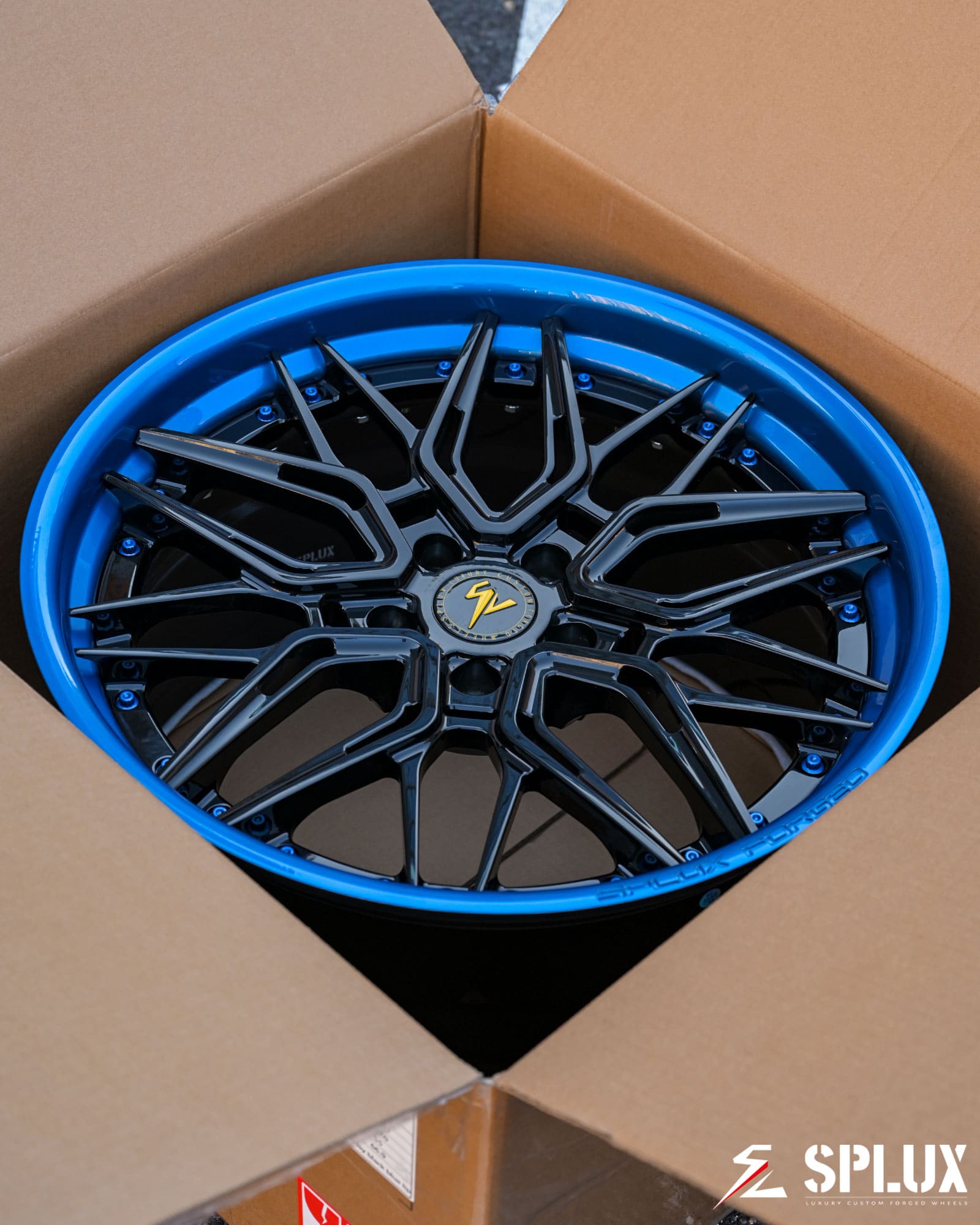 SC-02 forged wheels piano black spoke surface macro contrast forged texture