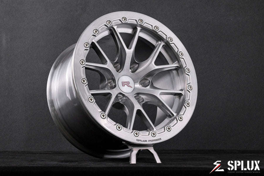 Custom center cap on the ST-03B beadlock wheel