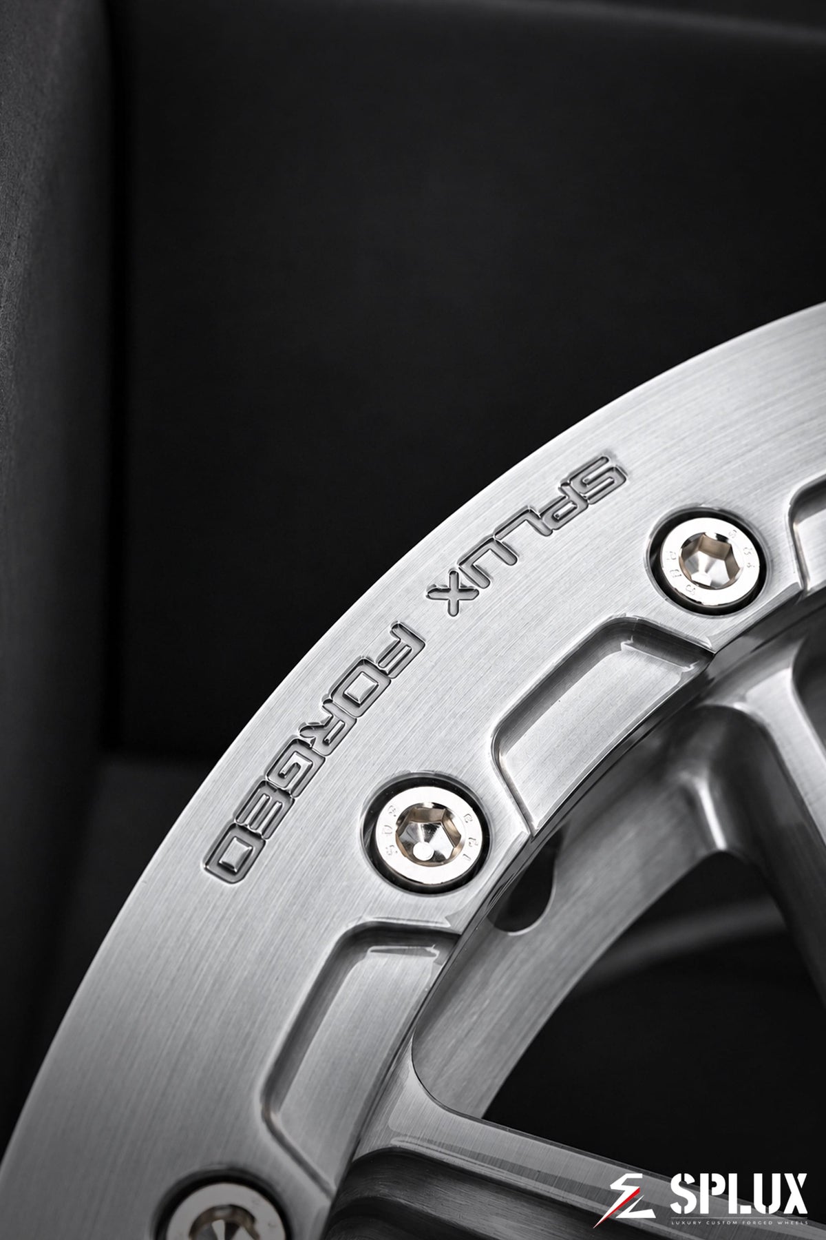 Polished transparent gray spokes on the ST-03B wheel