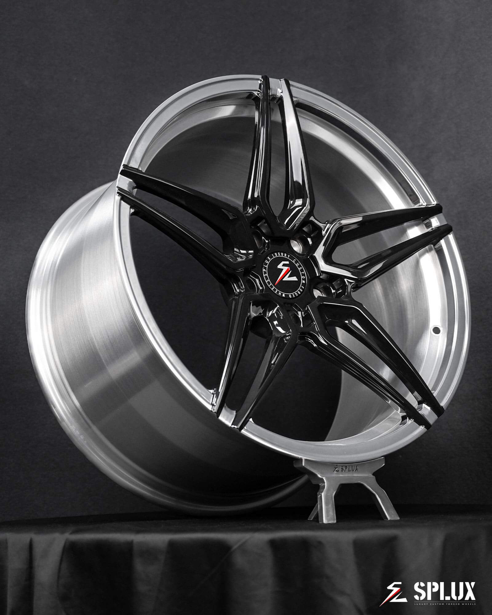 porsche panamera 20 wheels with black and aluminum looking.