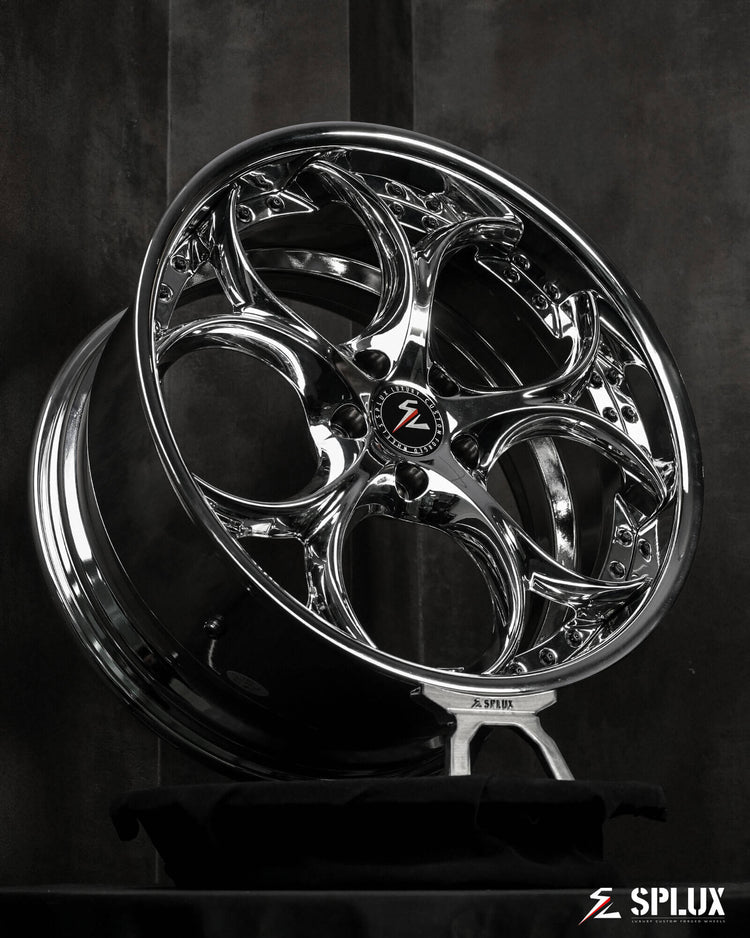 Upgrade your C8 with Splux SD-03 black aftermarket wheels in 20/21-inch sizes, featuring a sleek chrome finish for a bold look.